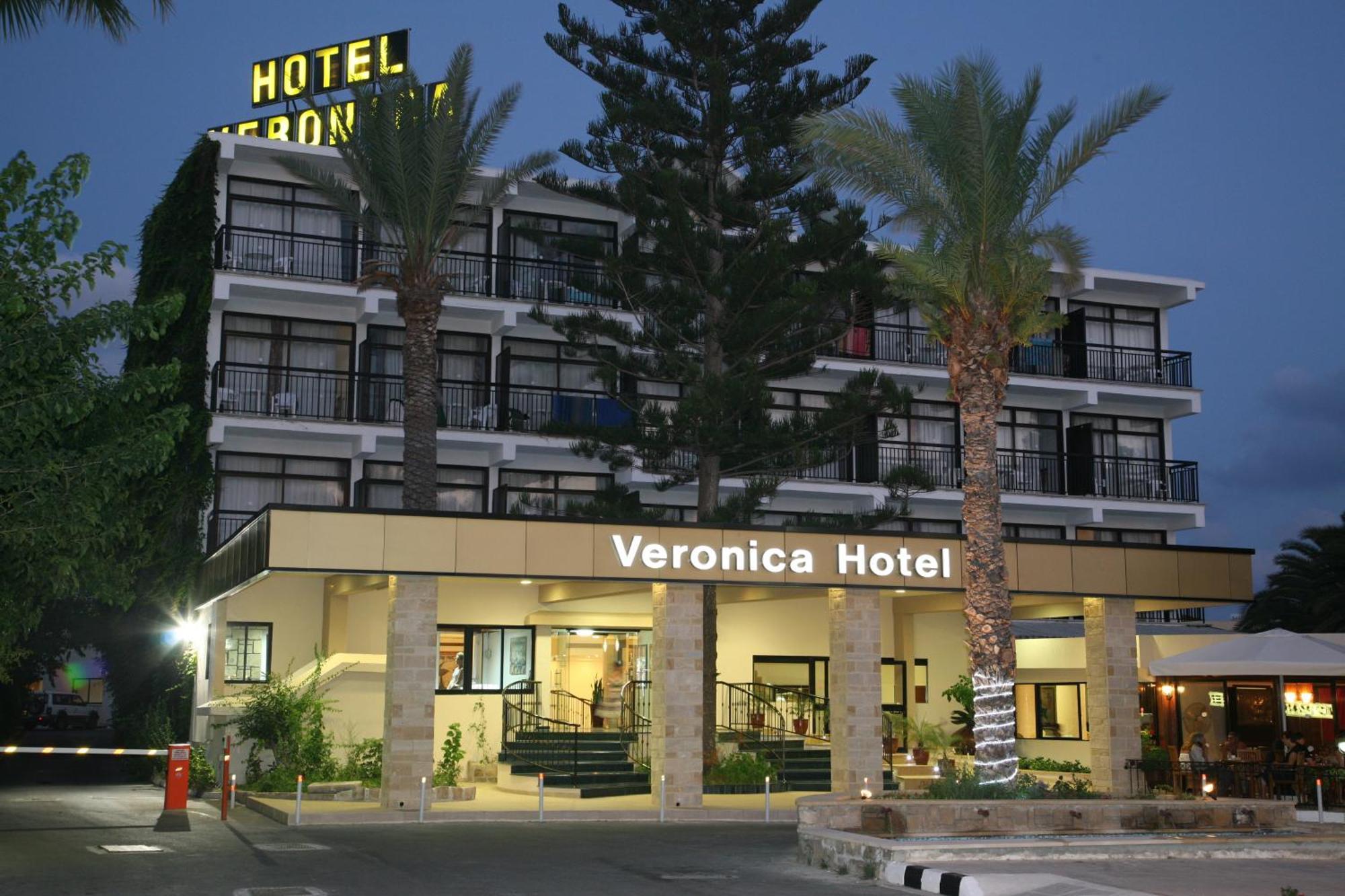 Veronica Hotel Пафос Екстериор снимка